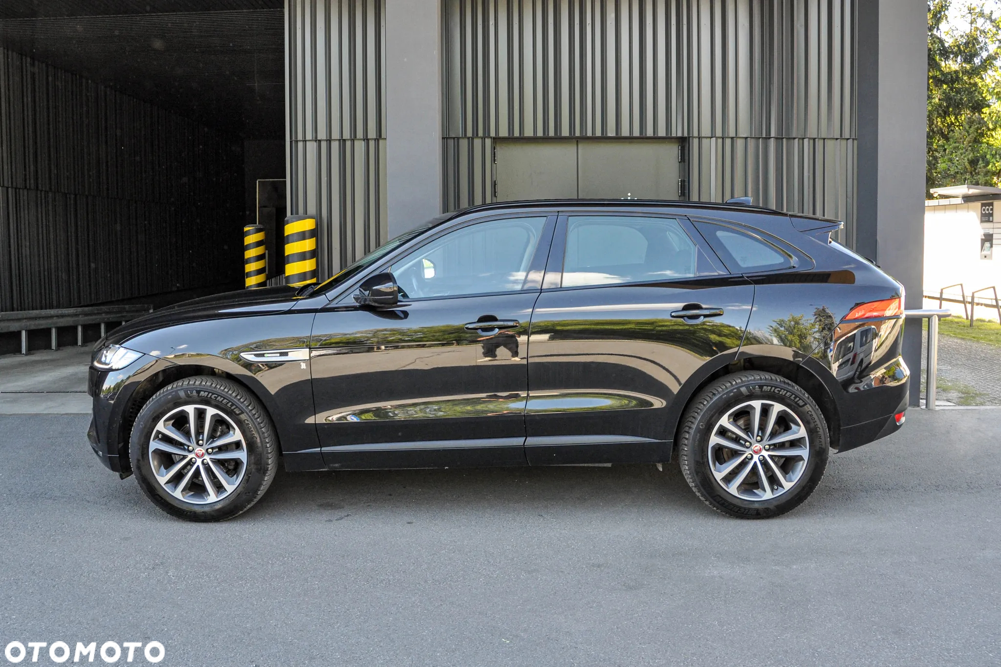 Jaguar F-Pace 2.0 i4D AWD R-Sport - 2