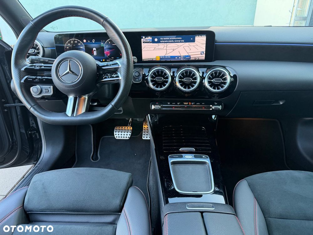 Mercedes-Benz Klasa A 220 4-Matic AMG Line 7G-DCT - 28