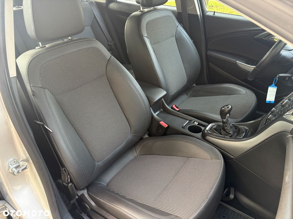 Opel Astra 1.6 T SIDI Cosmo S&S - 28