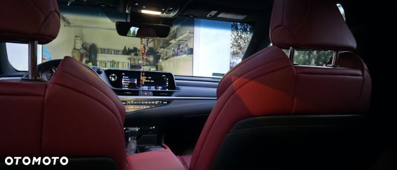 Lexus ES 300h F Sport - 22