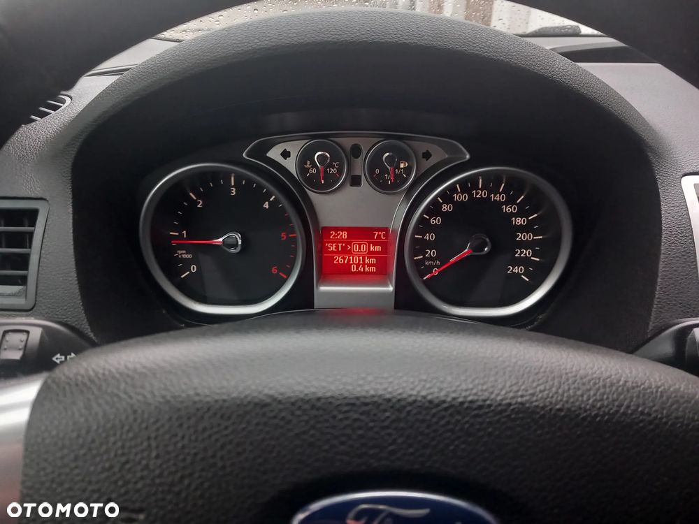 Ford Kuga 2.0 TDCi 2x4 Titanium - 6