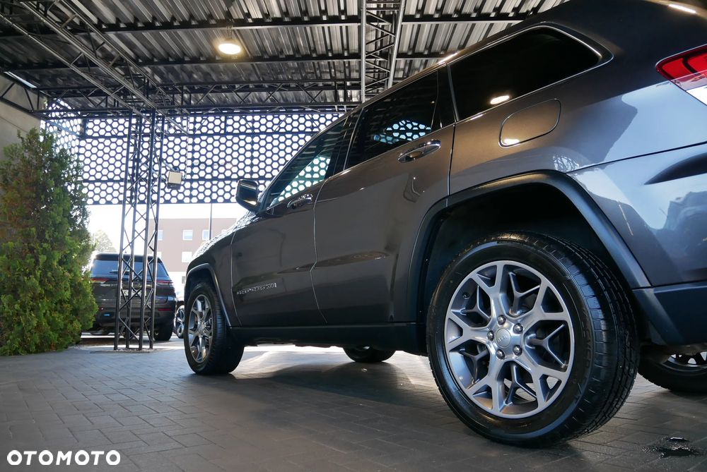 Jeep Grand Cherokee - 34