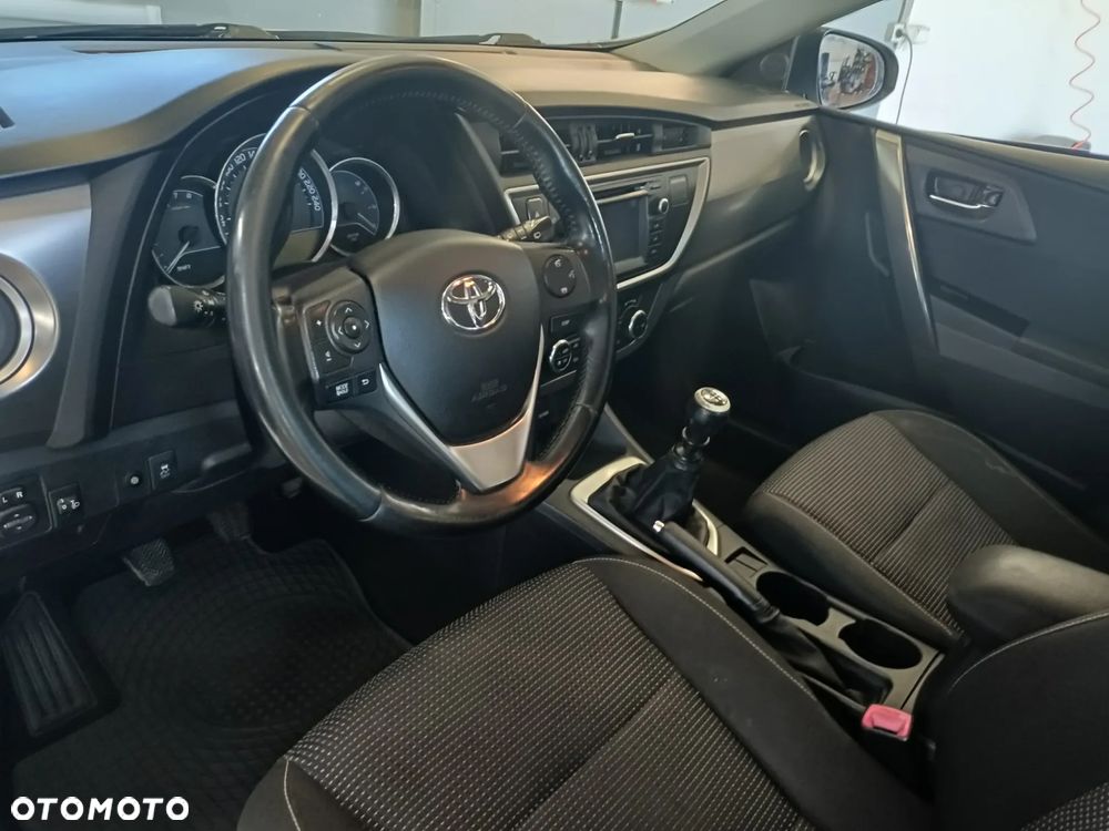 Toyota Auris 1.6 Prestige - 28
