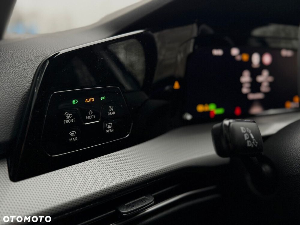 Volkswagen Golf - 24