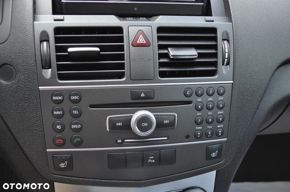 Mercedes-Benz Klasa C 200 CGI Automatik BlueEFFICIENCY Avantgarde - 29