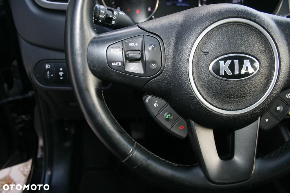 Kia Carens 1.7 CRDi XL 7os - 26