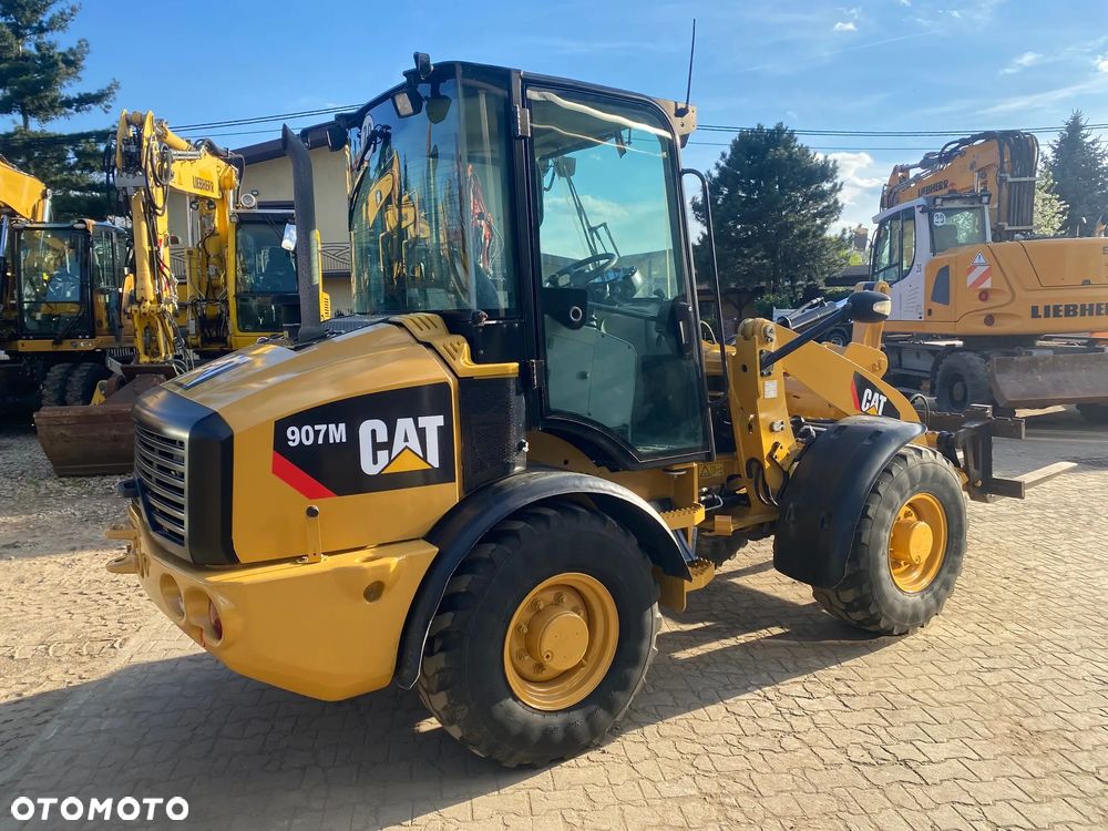 Caterpillar CAT 907M, 3400 MTH, ŁYŻKA OTWIERANA + WIDŁY, z NIEMIEC, SUPER STAN, - 17