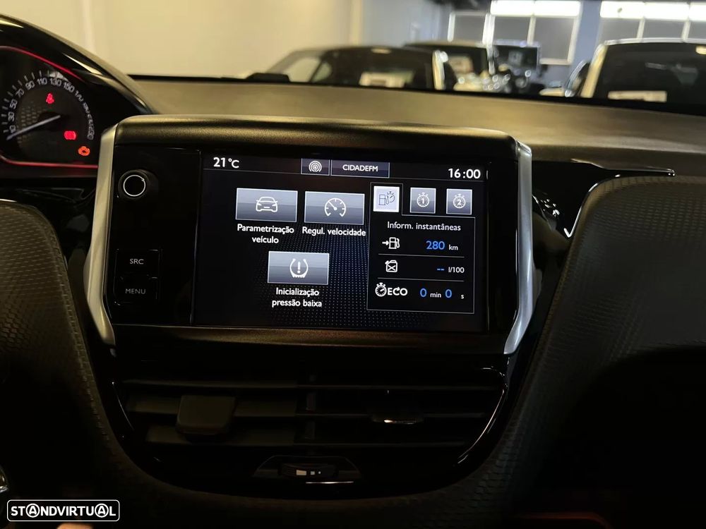 Peugeot 2008 1.2 PureTech GT Line - 26