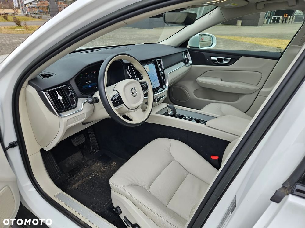 Volvo V60 Cross Country B5 B AWD Plus - 24