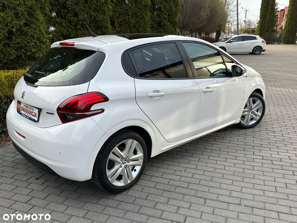 Peugeot 208 - 5