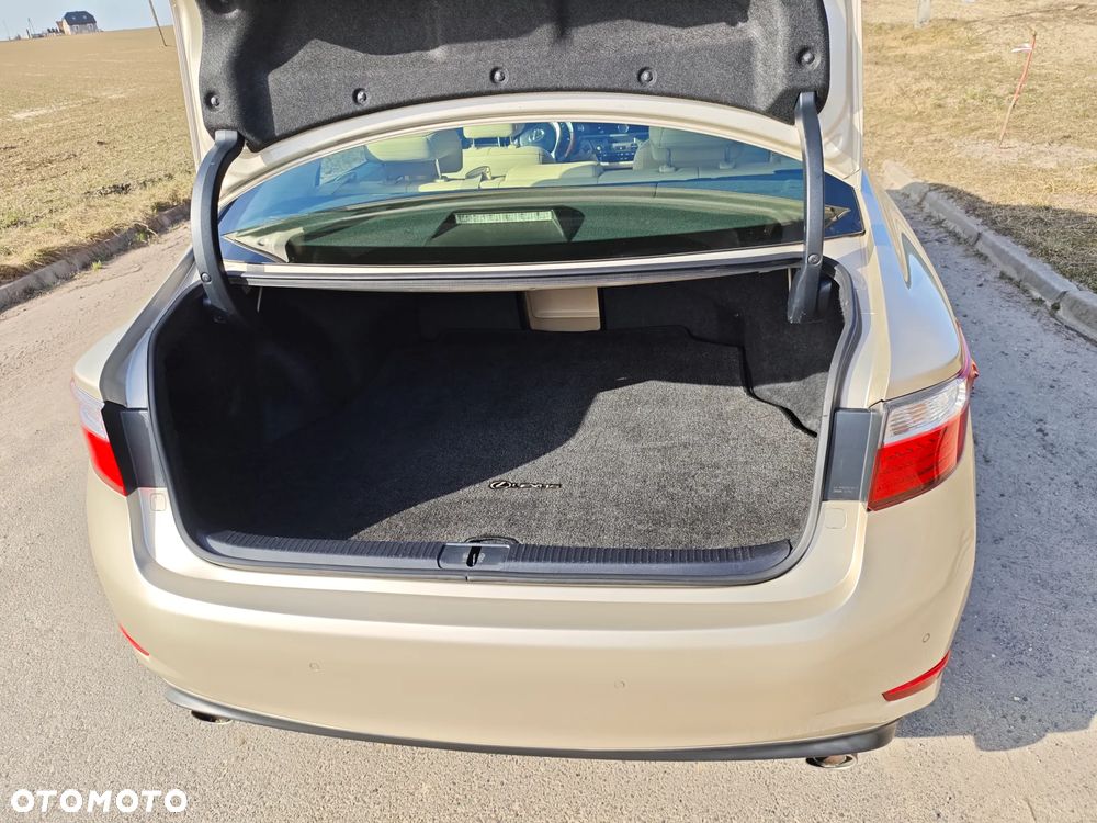 Lexus ES - 7