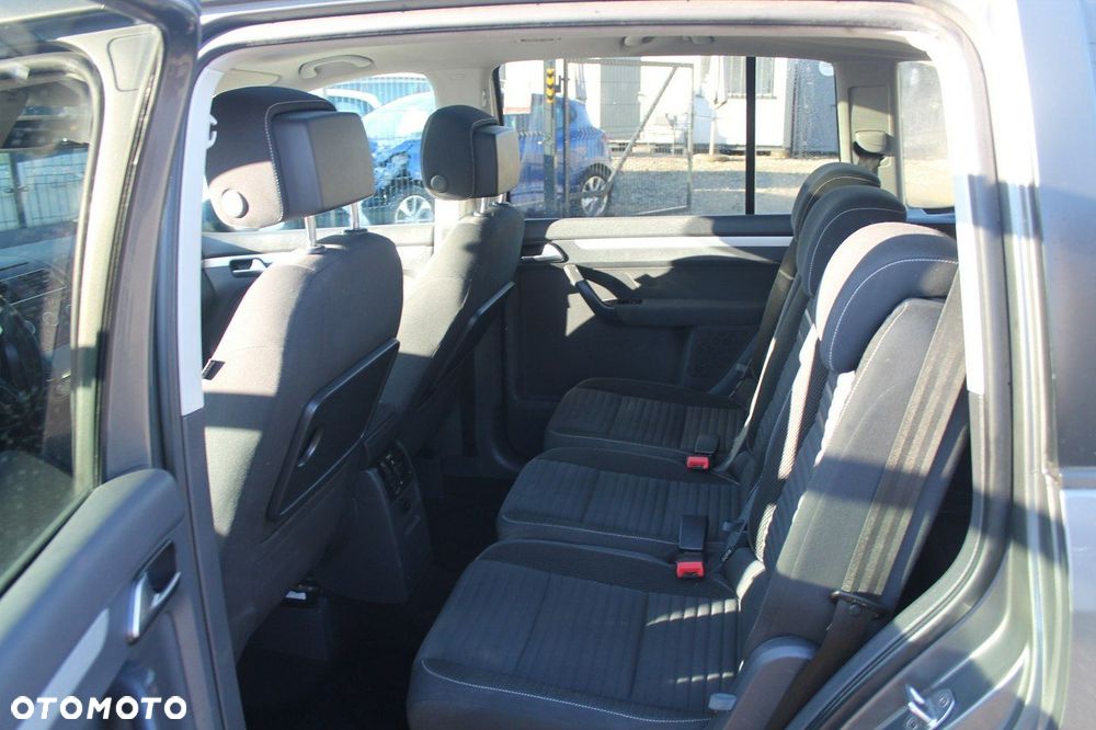 Volkswagen Touran - 10