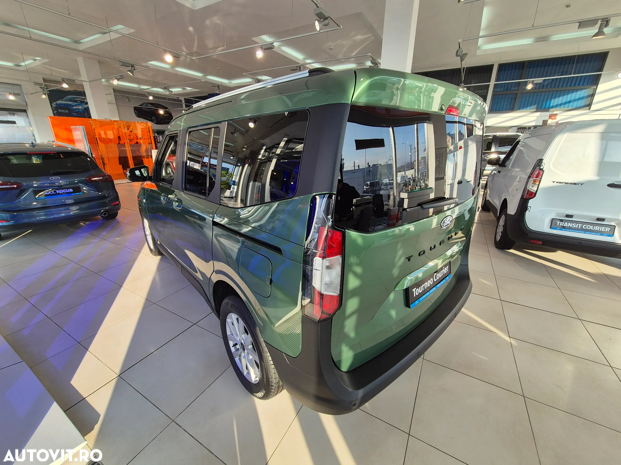 Ford Tourneo Courier 1.0 EcoBoost Titanium - 6