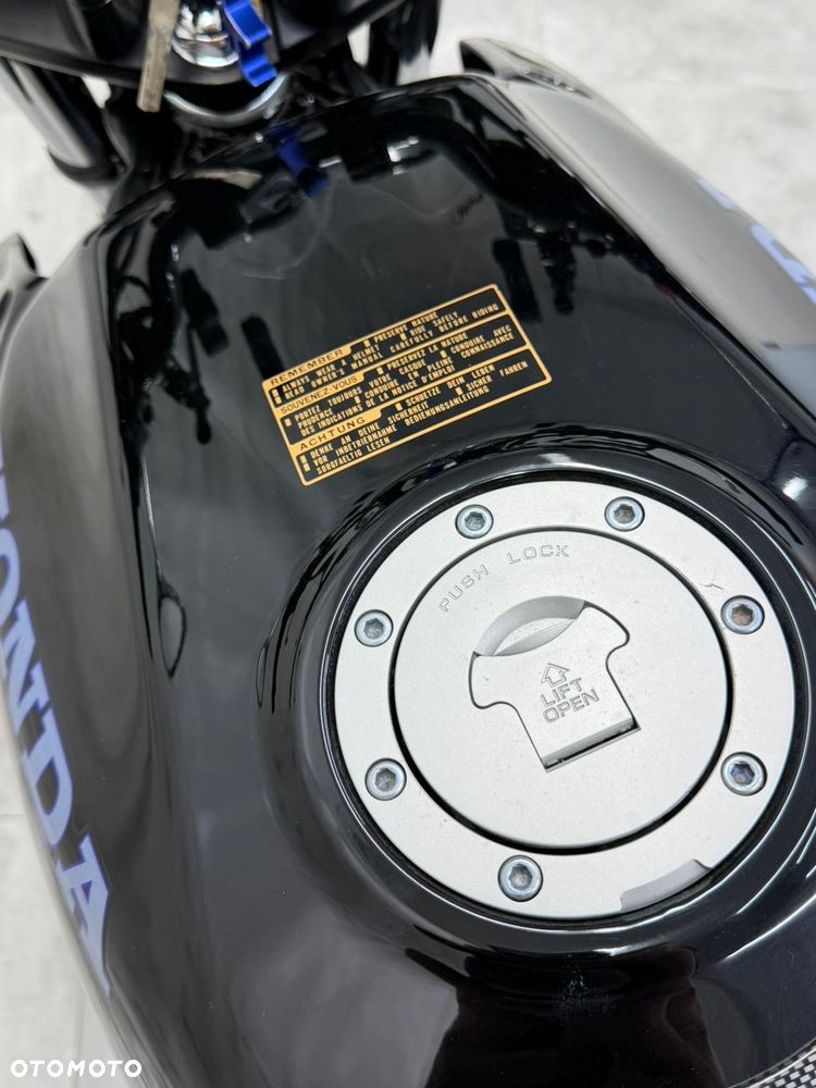 Honda CB - 17