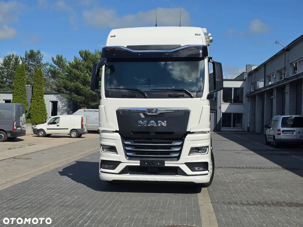 MAN TGX 18.510/ Pierwszy Właściciel /Import Niemcy / Zadbany /Euro 6/ Sobofer / Spojlery miedzy osiowe / 4 poduszki z tyłu / 2 komplety kluczy / - 3
