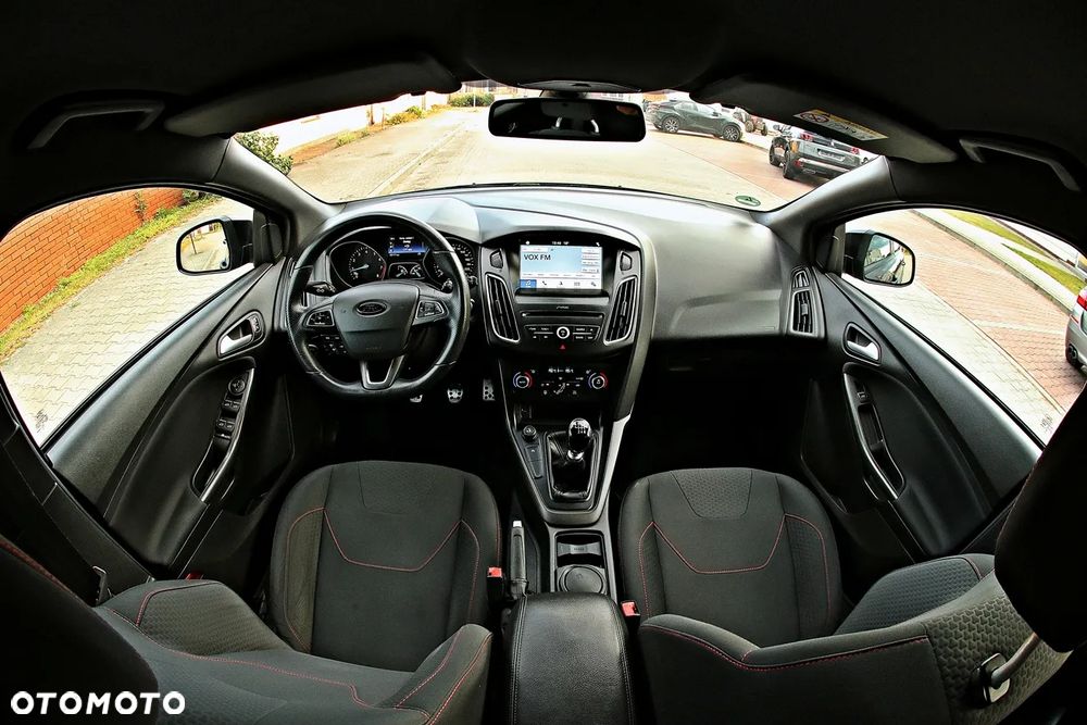 Ford Focus 1.0 EcoBoost Start-Stopp-System ST-LINE X - 6