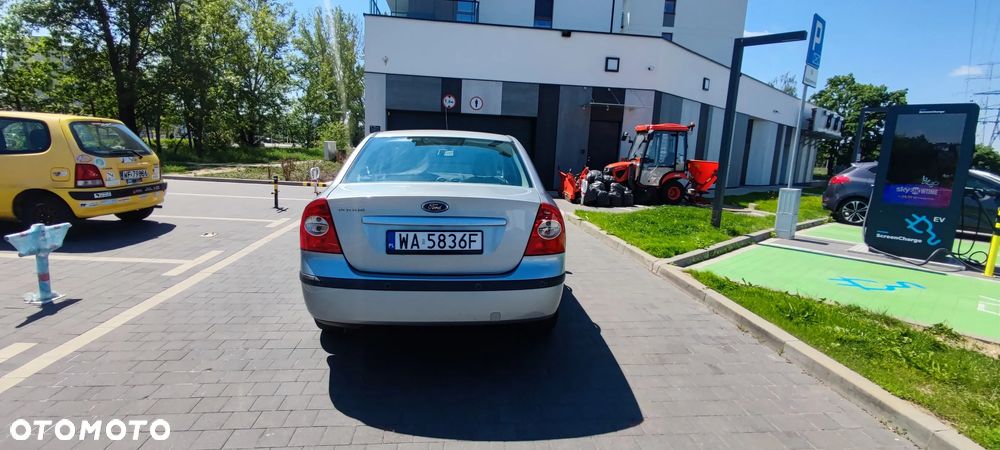 Ford Focus 1.6 16V Ghia - 2
