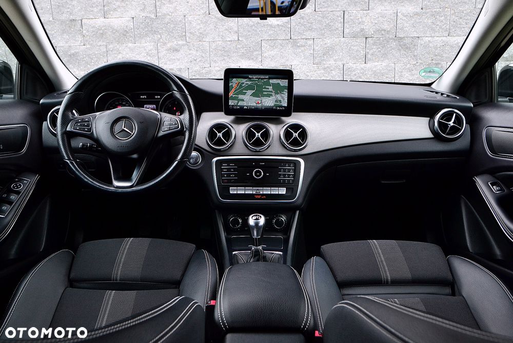 Mercedes-Benz GLA 200 Urban - 19