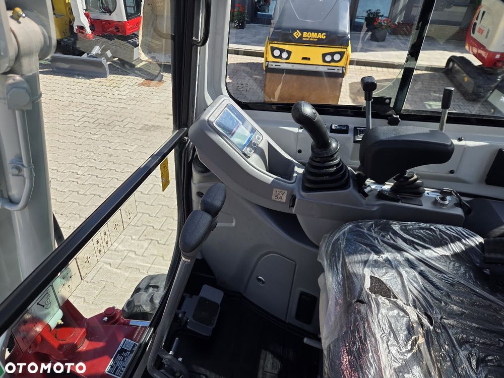 Takeuchi Koparka Minikoparka TAKEUCHI TB320 DEMO - Gwarancja - 3 łyżki - 12