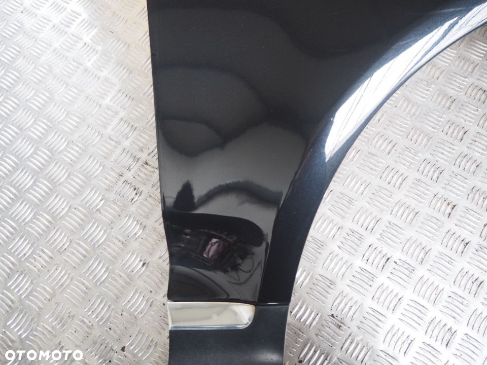 Błotnik Prawy Przedni Prawy Przód VW Touareg Kolor: LC9Z - 3