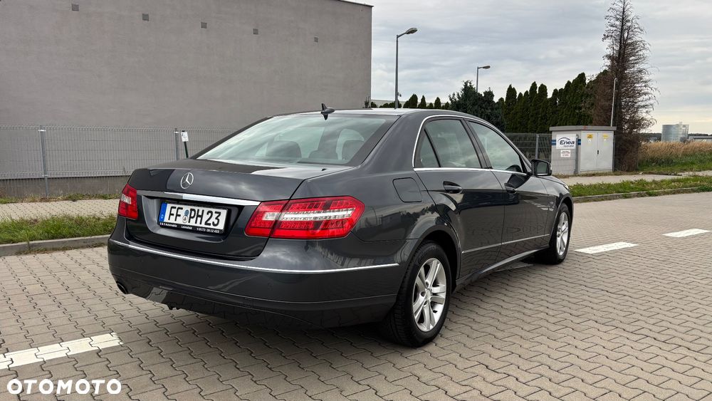 Mercedes-Benz E-Class 2009 photo 5