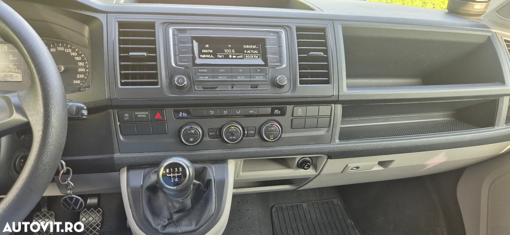 Volkswagen Caravelle T6 2.0 TDI LR Comfortline - 11