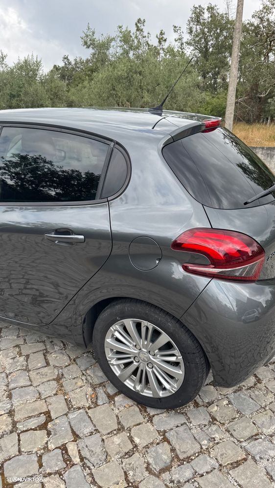 Peugeot 208 1.2 PureTech Style - 5