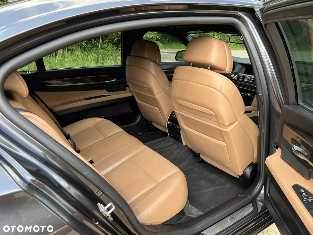 BMW Seria 7 750i L xDrive - 16