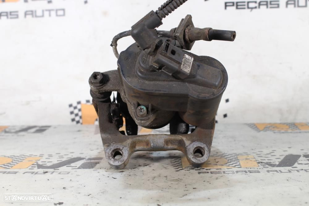 Pinça Volkswagen Passat (3C2)  32332267L / 32332267 L / Pinça Traseira - 3