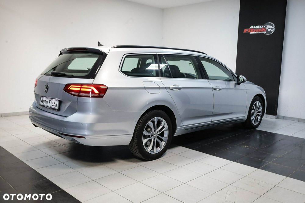 Volkswagen Passat - 12