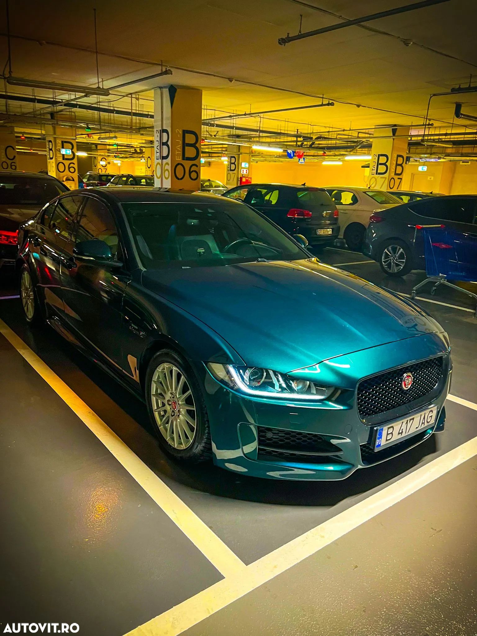 Jaguar XE 2.0 R-Sport - 1