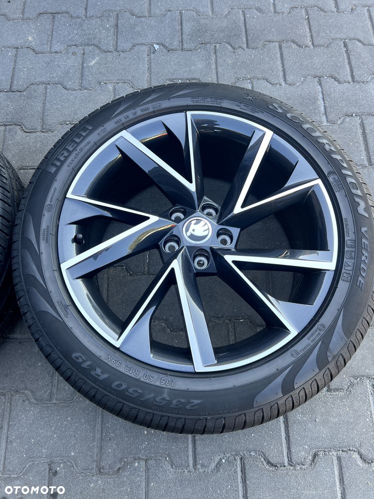Skoda Kodiaq karoq 19'' VEGA opony Pirelli Jak nowe - 5