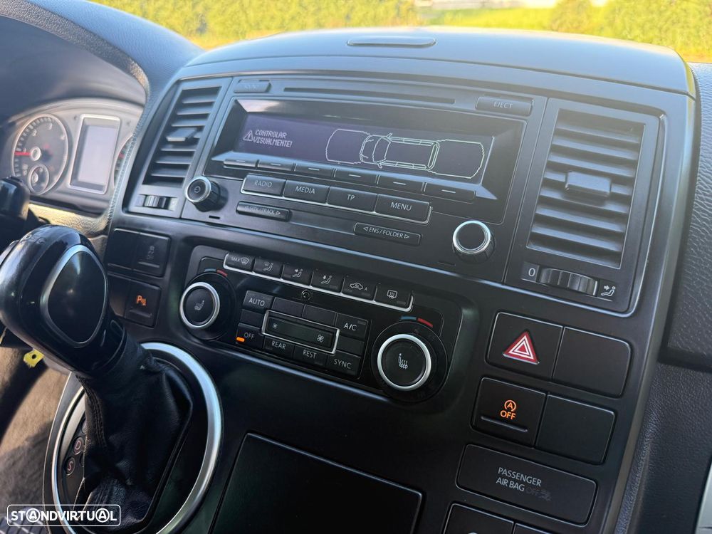 VW Multivan 2.0 TDi 180 Highline BlueMotion - 11