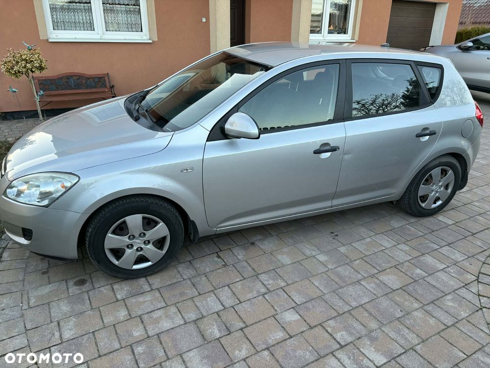 Kia Ceed - 4
