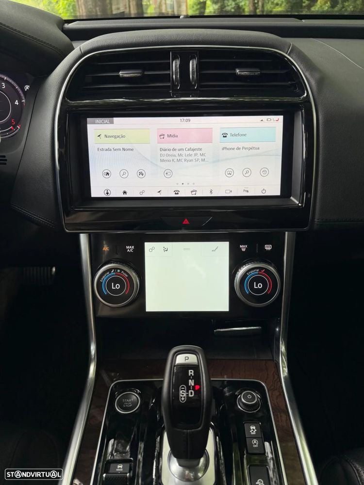 Jaguar XE 2.0 D R-Dynamic S - 26