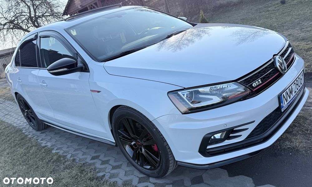 Volkswagen Jetta - 2