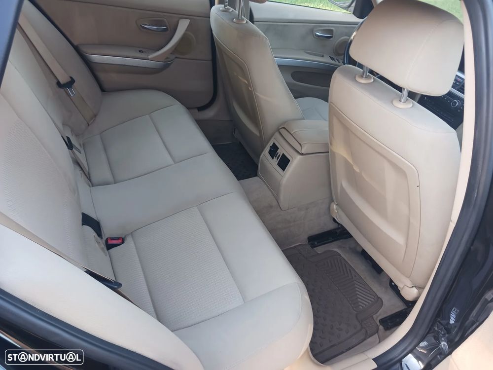 BMW 318 d Navigation - 31