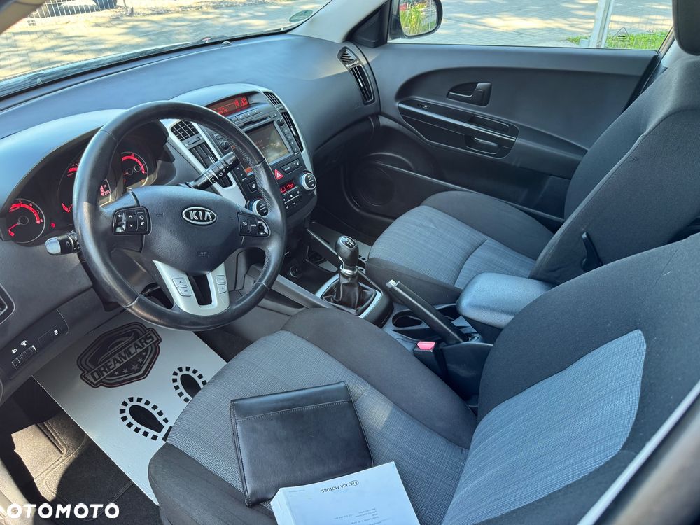 Kia Ceed - 31