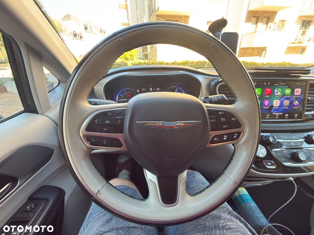 Chrysler Pacifica - 17