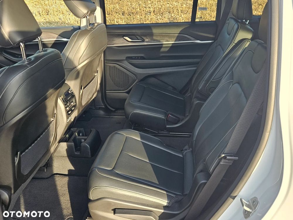 Jeep Grand Cherokee - 22