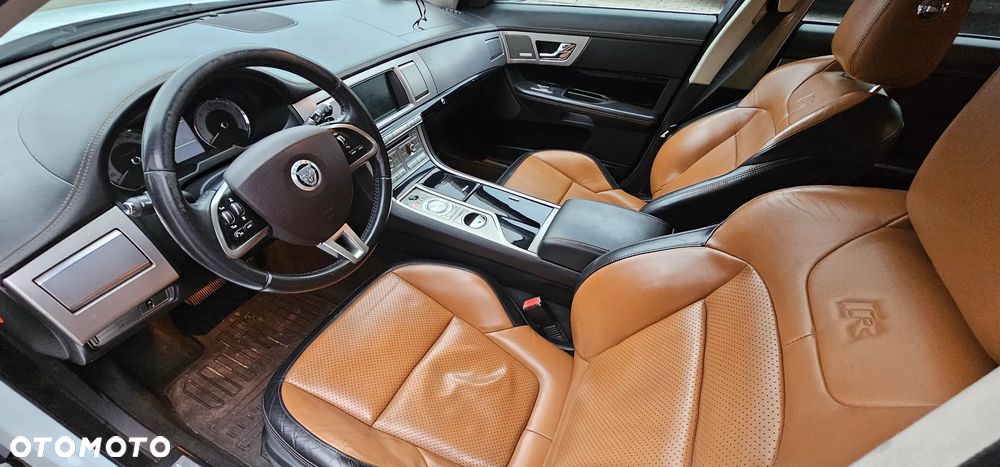 Jaguar XF 2.7 V6 D Premium Luxury - 13