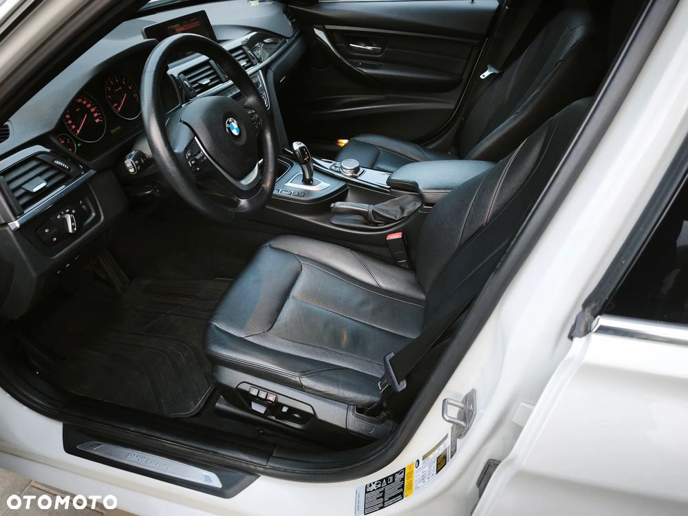 BMW Seria 3 328i Luxury Line - 16