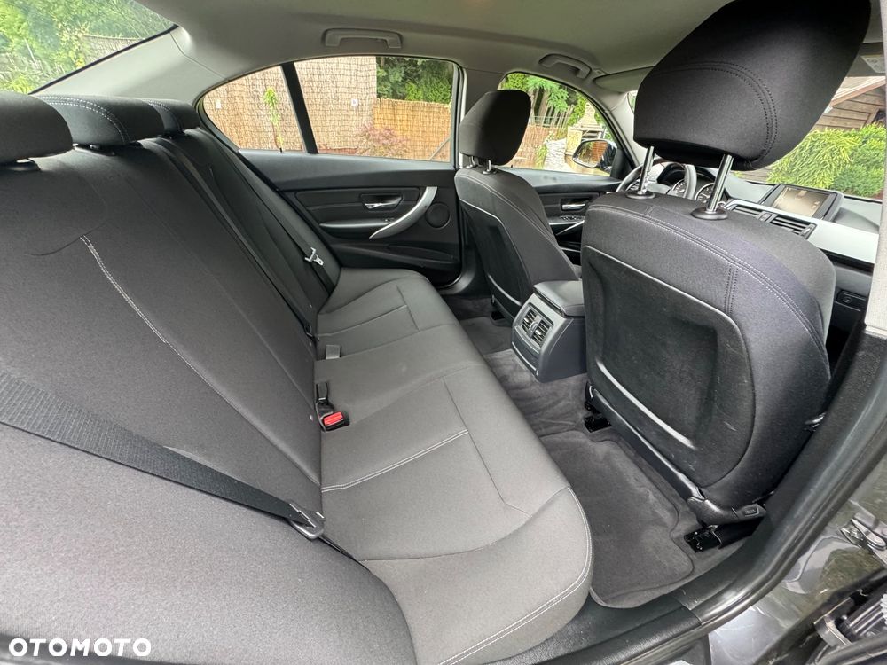 BMW Seria 3 316i Sport Line - 17