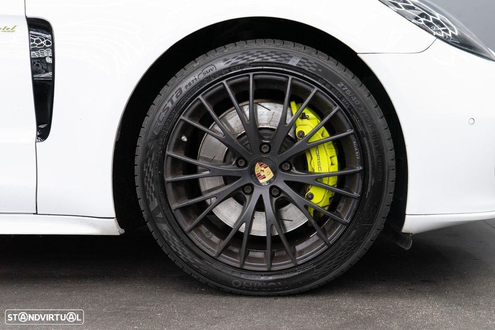 Porsche Panamera Sport Turismo 4 E-Hybrid - 13