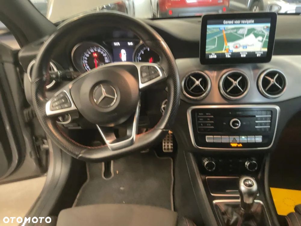 Mercedes-Benz CLA Shooting Brake 180 AMG Line - 9