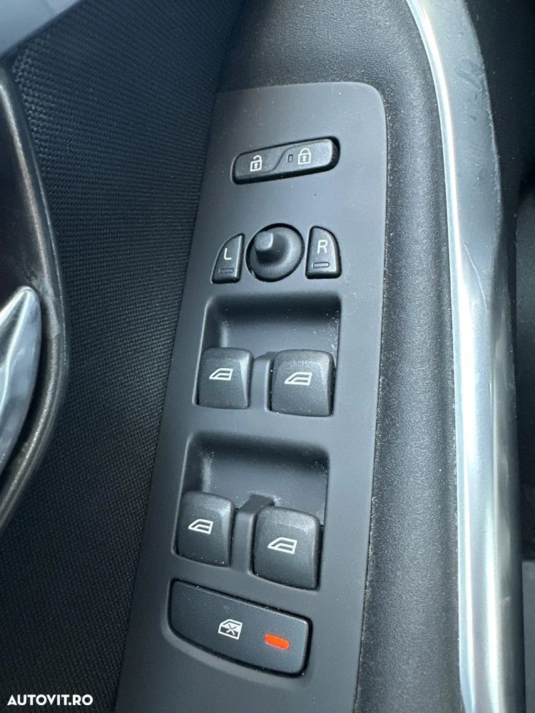Volvo V40 Cross Country D2 Momentum - 13