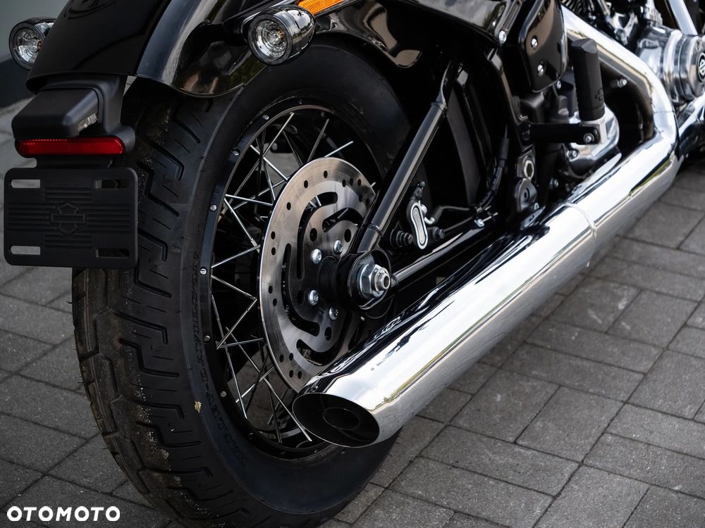 Harley-Davidson Softail Street Bob - 21