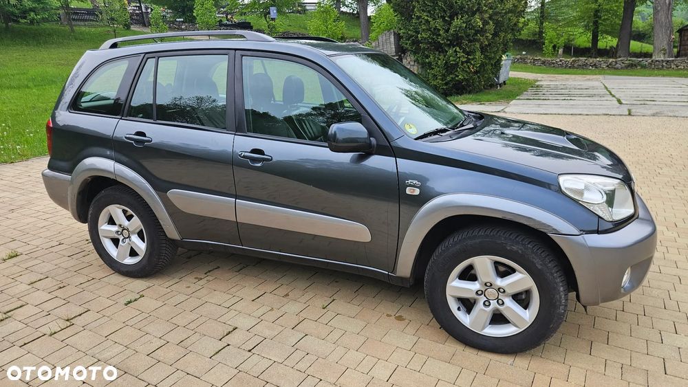 Toyota RAV4 D-4D 4x4 - 5