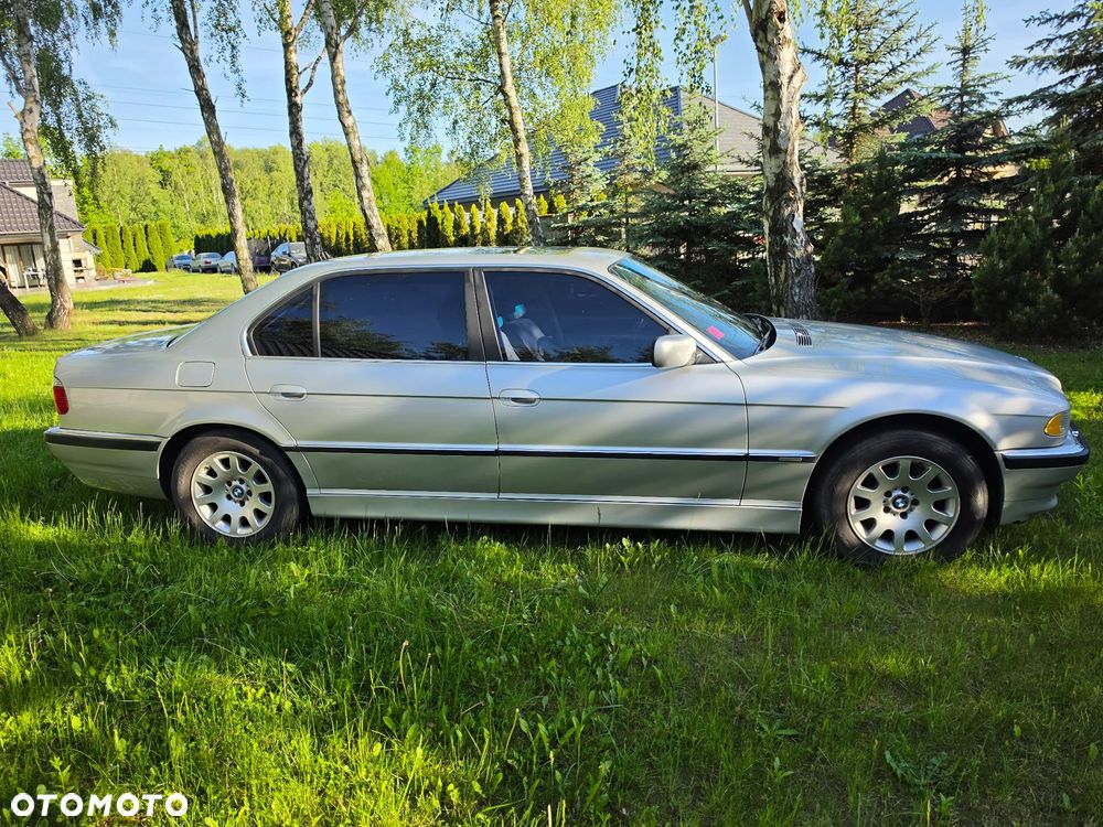 BMW Seria 7 740iL - 7