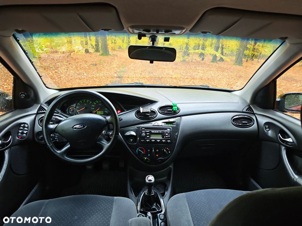 Ford Focus 1.6 Ghia - 18